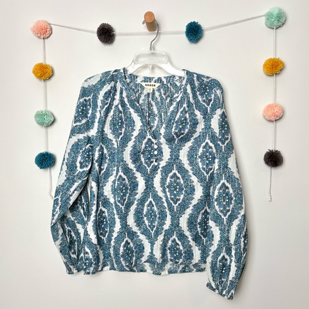 Boden Pineapple Botanic Wreath Printed Notch-Neck Sparkle Top Blouse